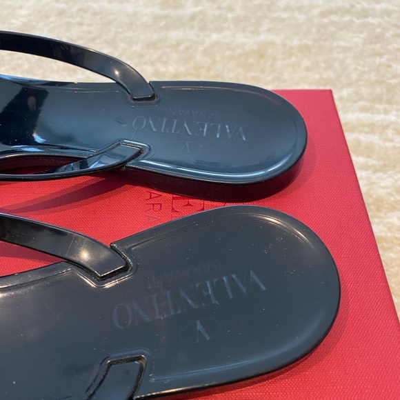 Valentino Rubber Rockstud thong sandal - Picture 4 of 11